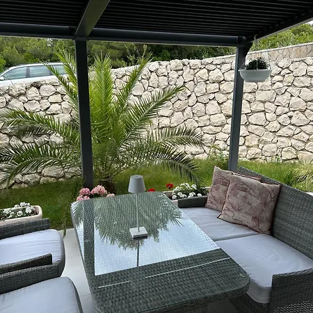 Adriaapart Vip Sukosan